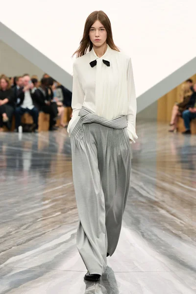 Look 17